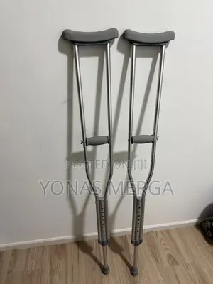Axillary Crutches台巉adult Crutches Are Made Out of Aluminum.