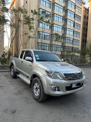Toyota Hilux 2013 Gray