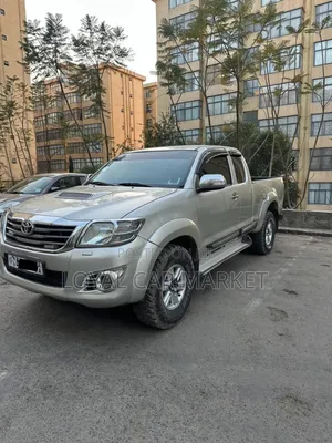 Toyota Hilux 2013 Gray