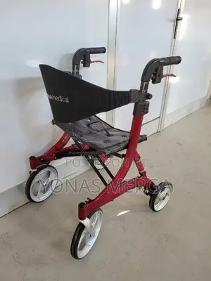 Walker and Seat for Resting恆曲included Net Weight: 7.5 Kg