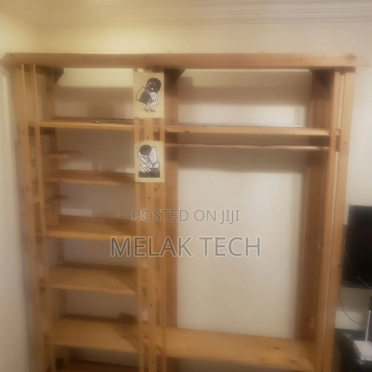 Wooden Standing Wardrobe ተንቀሳቃሽ የእንጨት ልብስ መስቀያ