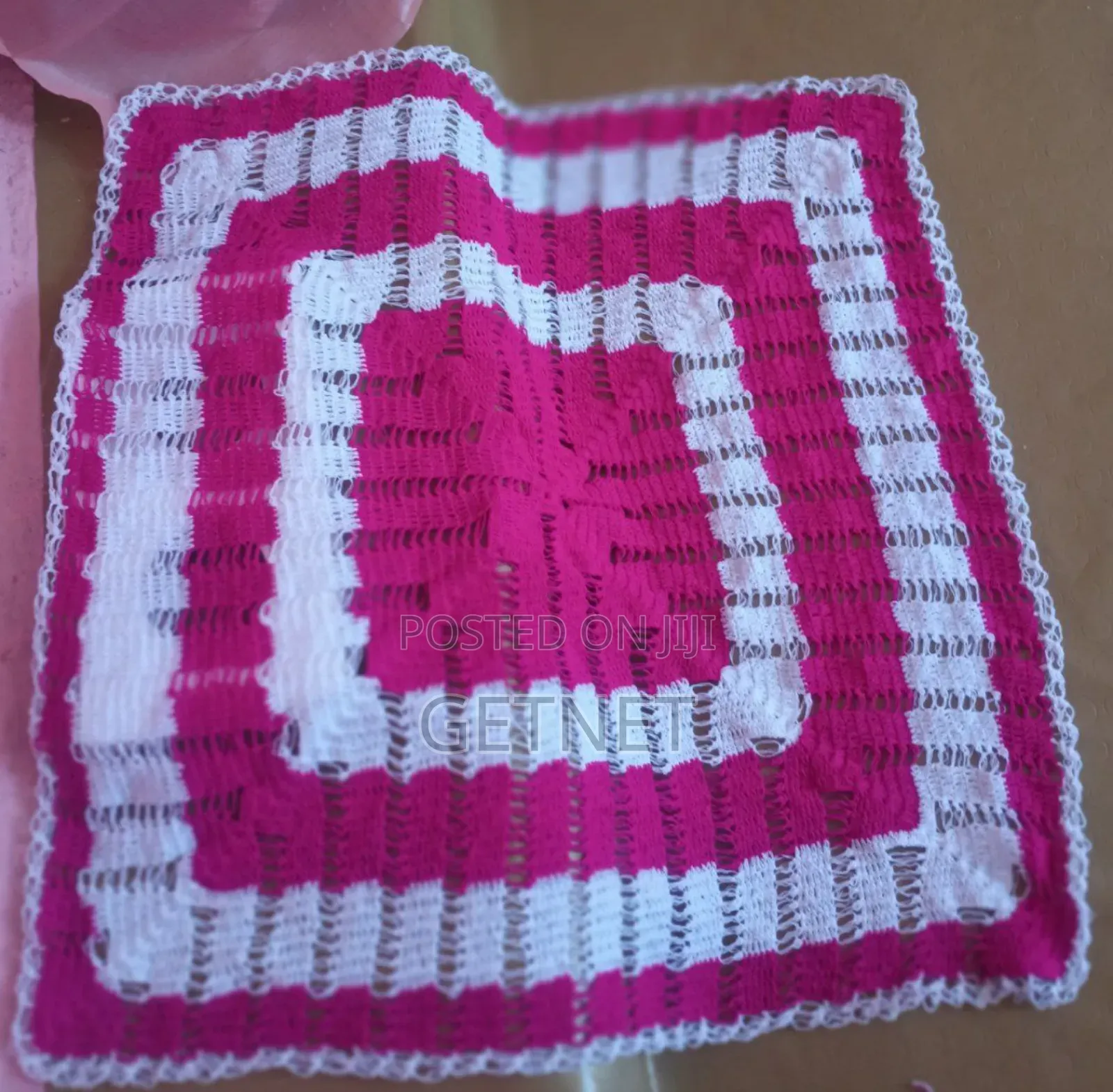 በእጅ የተሰሩ የተለያዩ ዳንቴሎች