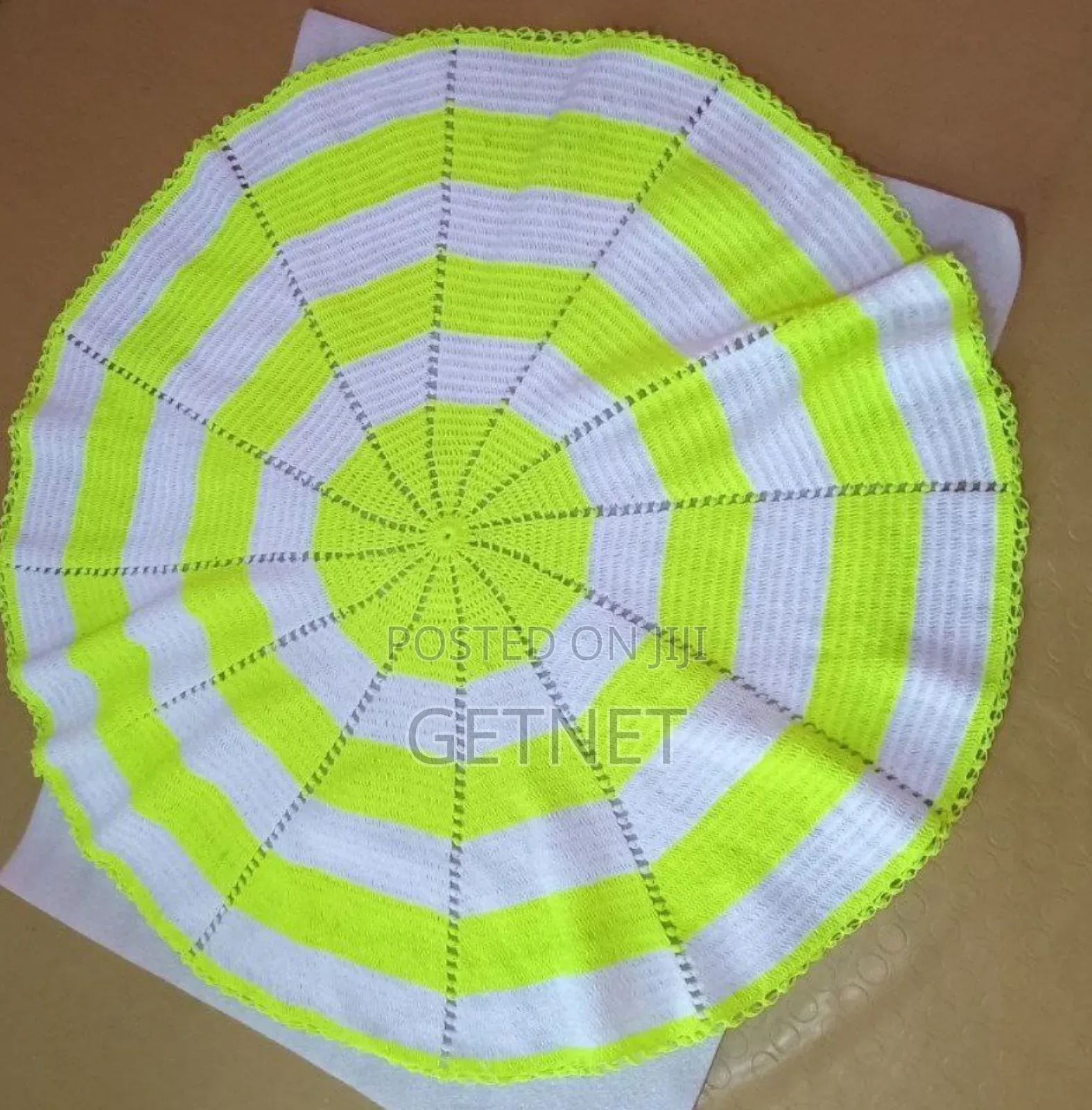 በእጅ የተሰሩ የተለያዩ ዳንቴሎች