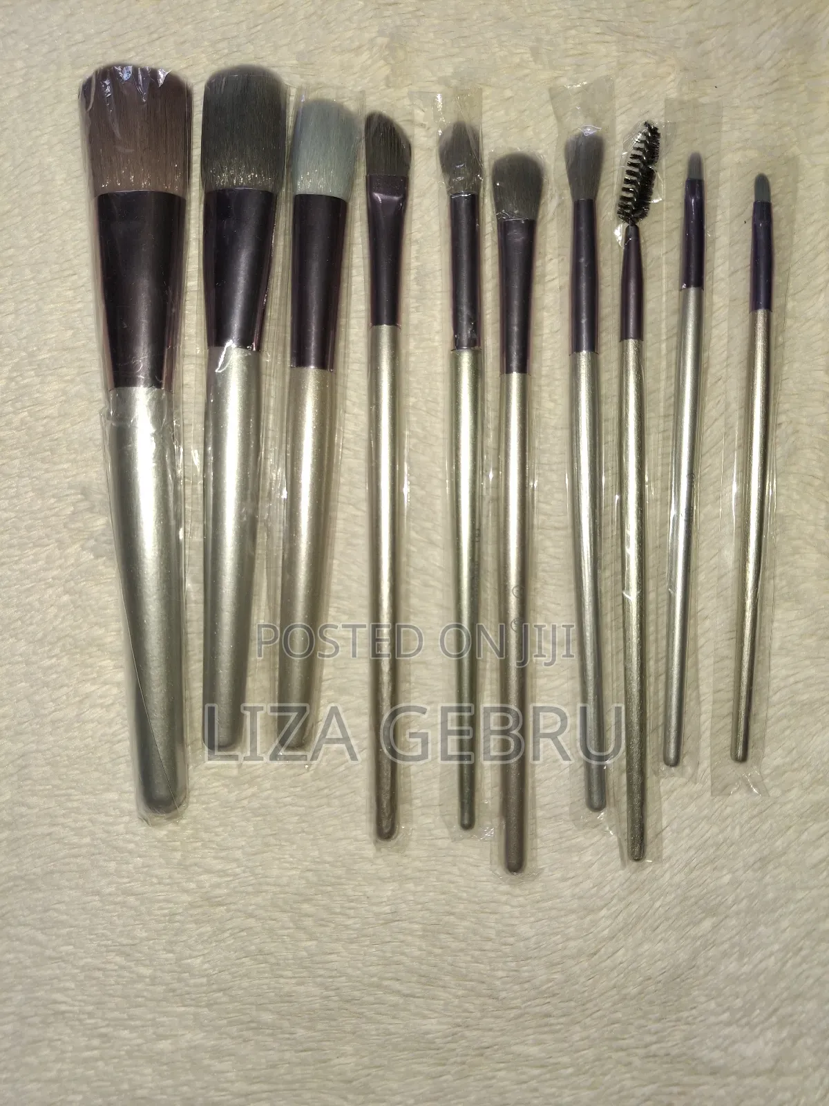 High Quality Makeup Brush. 2000br