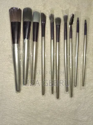 High Quality Makeup Brush. 2000br