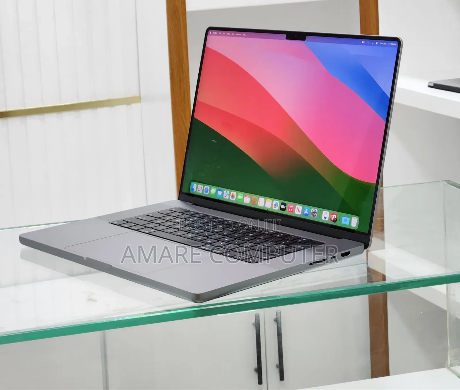 New Laptop Apple MacBook Pro M1 32GB Apple M1 Pro SSD 512GB