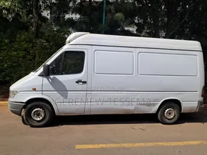 Mercedes-Benz Sprinter 2000 White