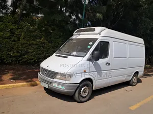 Mercedes-Benz Sprinter 2000 White