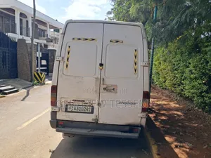 Mercedes-Benz Sprinter 2000 White