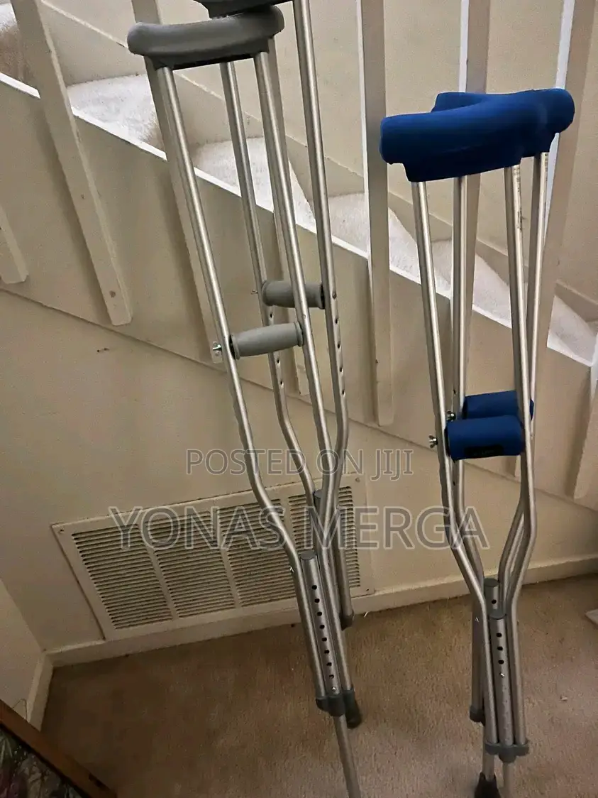 Pair of Crutches聒疇keeping Weight Off an Injured or Post-Operative Leg