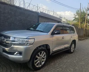 Toyota Land Cruiser 2011 Gray