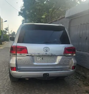Toyota Land Cruiser 2011 Gray