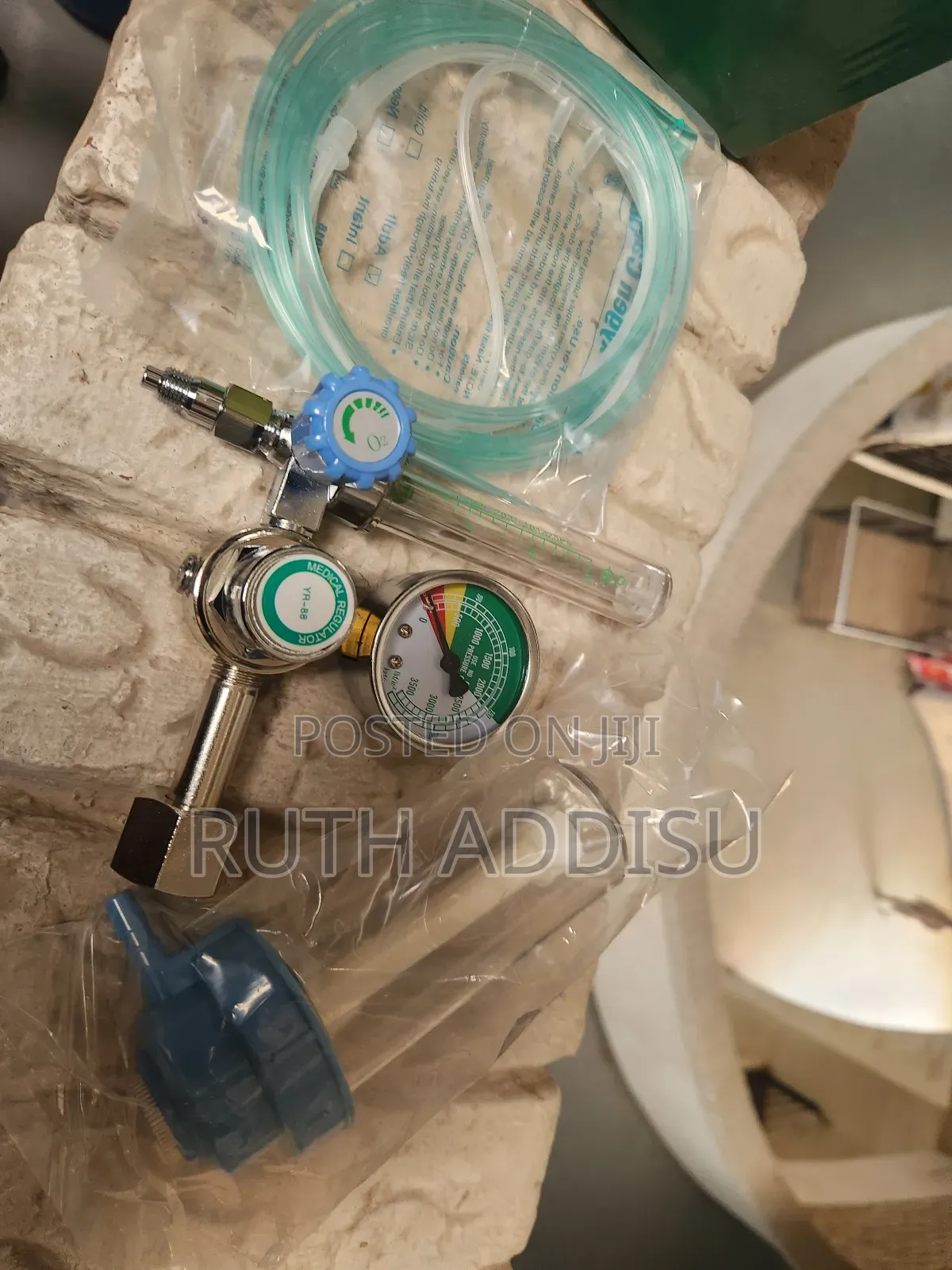 Oxygen Regulator With Cup and Flow Material Brand New塊|Regulator Best