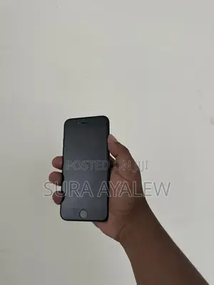 Apple iPhone SE (2022) 128 GB Black