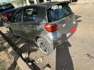 Toyota Yaris 2004 Gray