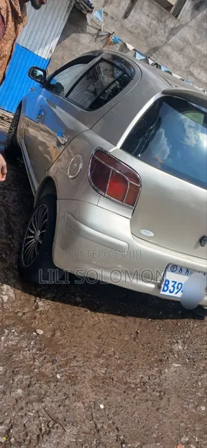 Toyota Yaris 2004 Gray