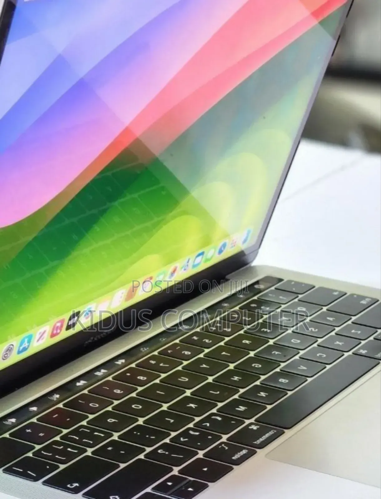 New Laptop Apple MacBook 2018 8GB Intel Core I5 SSD 256GB