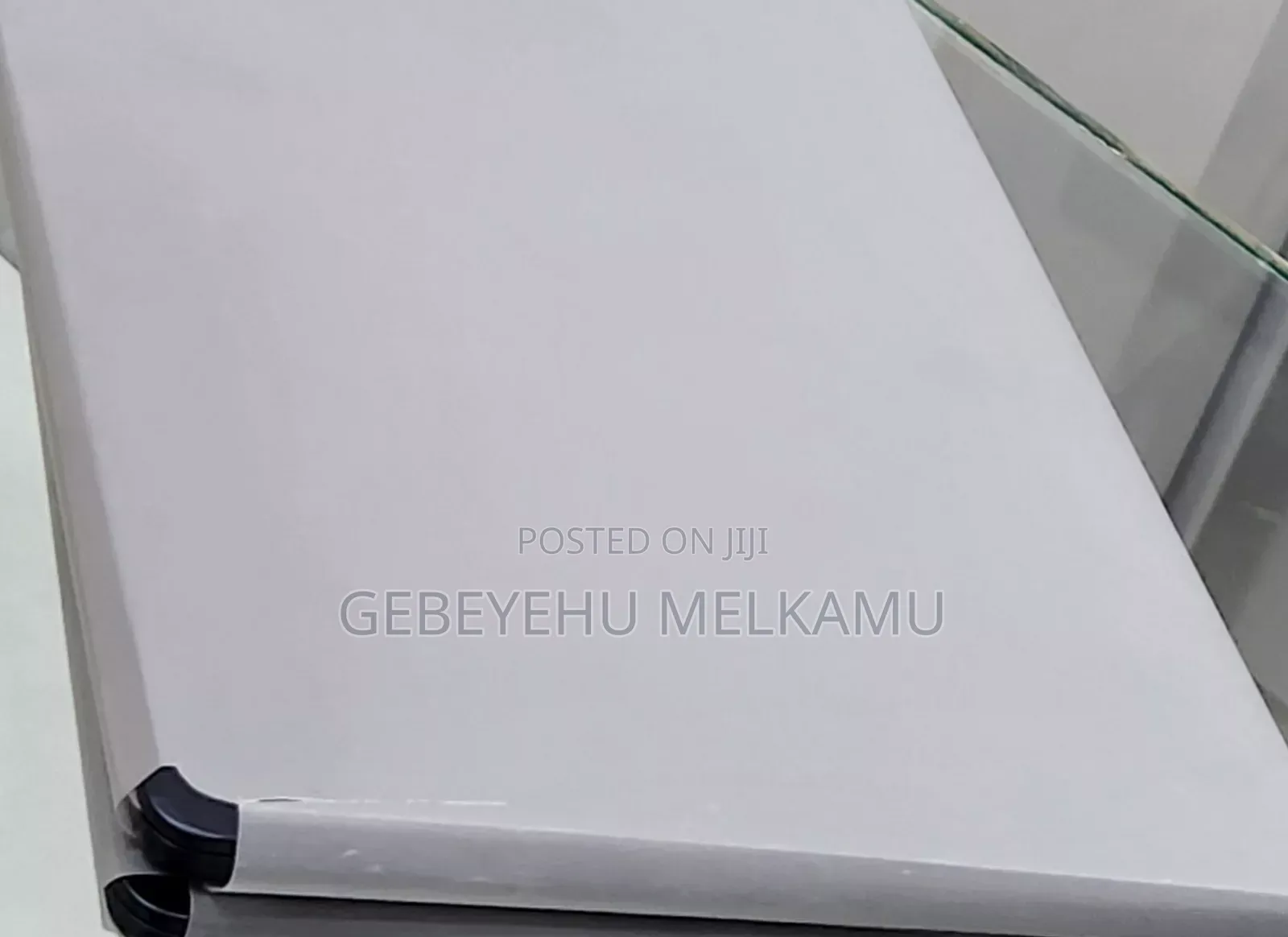 New Laptop Apple MacBook Air 2025 M4 13-Inch 16GB SSD 256GB