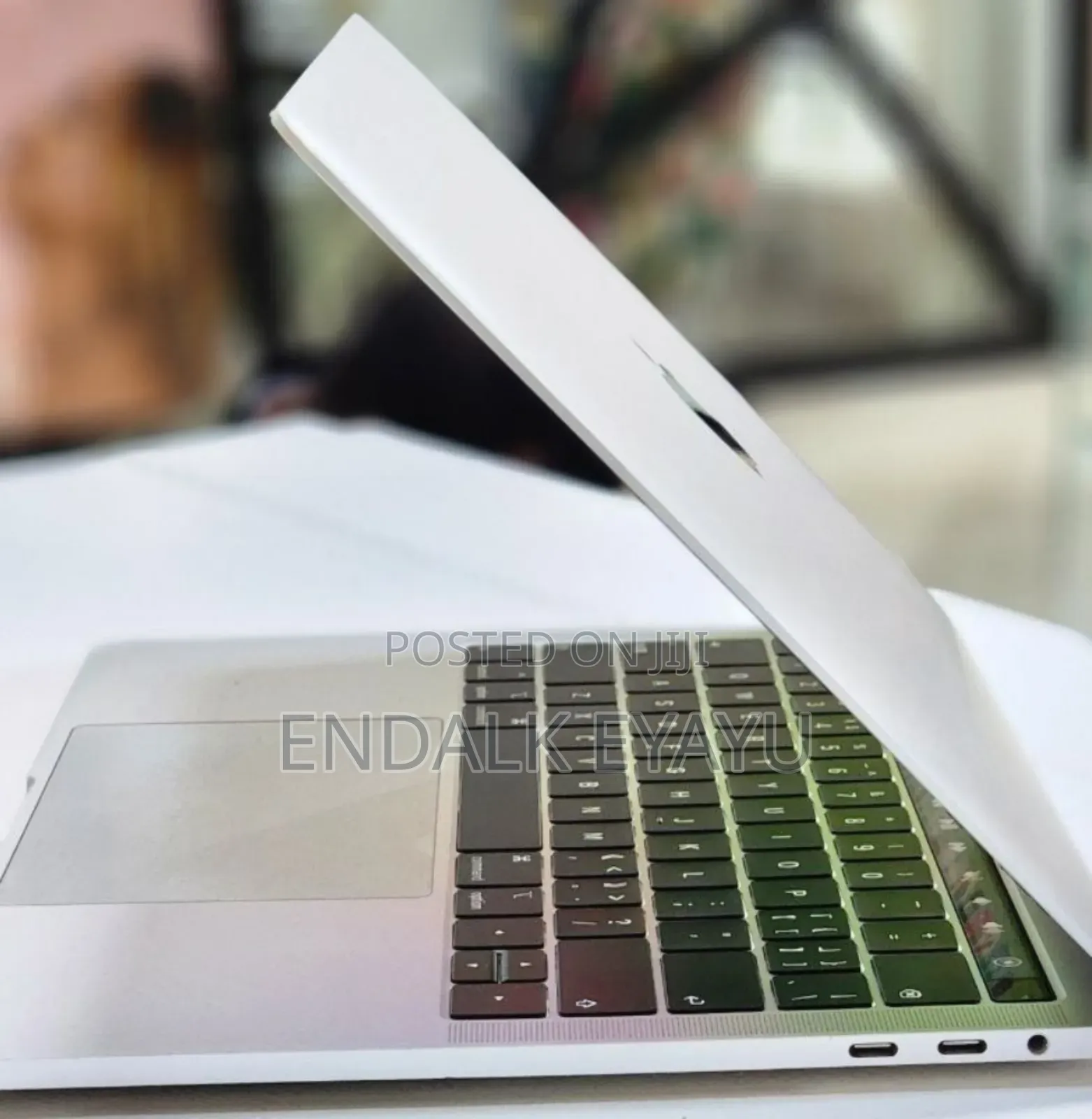 New Laptop Apple MacBook Pro 2018 8GB Intel Core I5 SSD 256GB