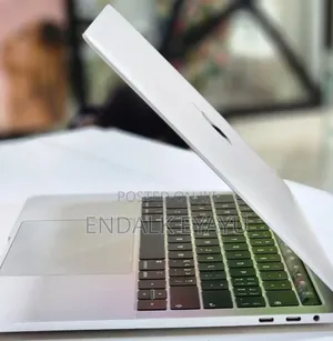 New Laptop Apple MacBook Pro 2018 8GB Intel Core I5 SSD 256GB