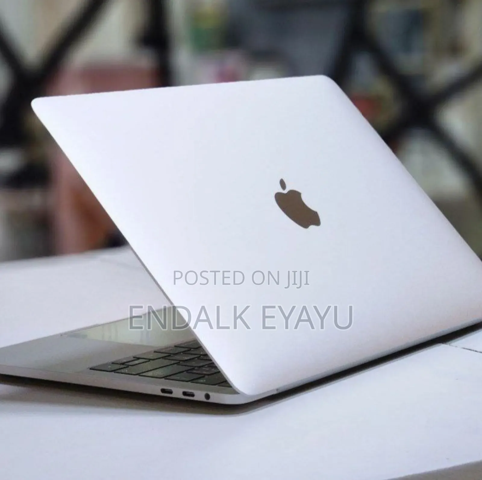 New Laptop Apple MacBook Pro 2018 8GB Intel Core I5 SSD 256GB