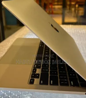 New Laptop Apple MacBook Pro 2020 8GB Intel Core I5 SSD 256GB