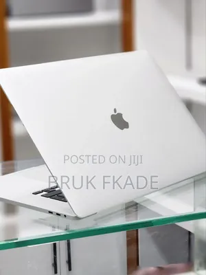 New Laptop Apple MacBook Pro 2019 16GB Intel Core I7 SSD 512GB