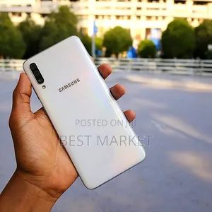 Samsung Galaxy A70 128 GB White