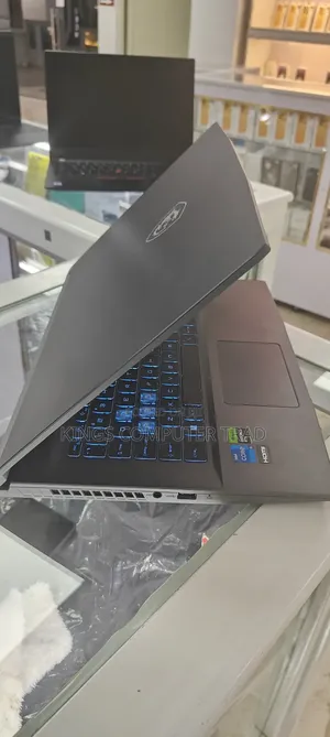 New Laptop MSI GS65 Stealth Thin 8RE 16GB Intel Core I5 SSD 512GB