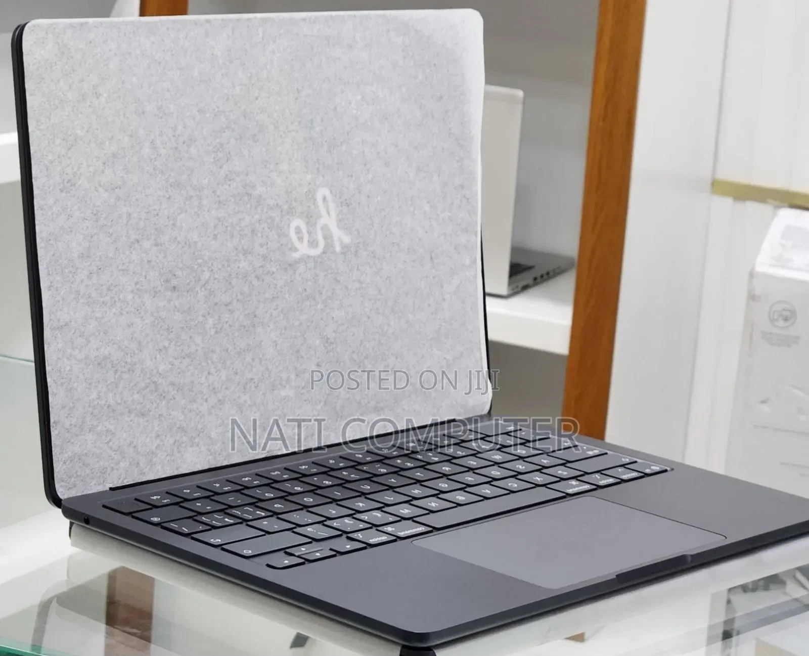 New Laptop Apple MacBook Air 2025 M4 13-Inch 16GB Apple M4 SSD 256GB