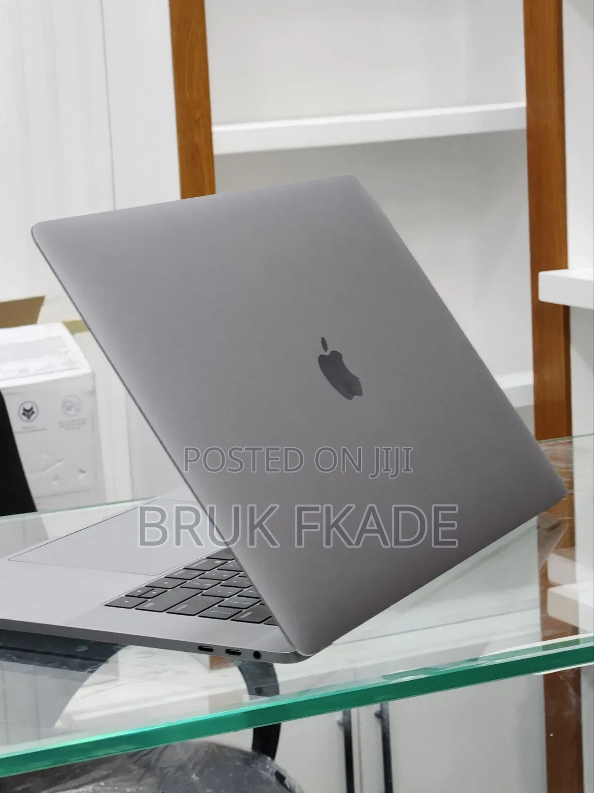 New Laptop Apple MacBook Pro 2017 16GB Intel Core I7 SSD 512GB