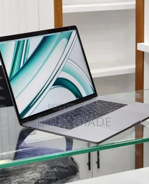 New Laptop Apple MacBook Pro 2017 16GB Intel Core I7 SSD 512GB