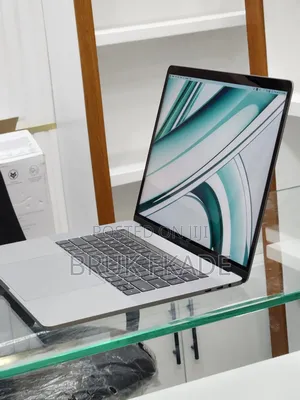 New Laptop Apple MacBook Pro 2017 16GB Intel Core I7 SSD 512GB