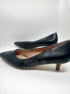 Journee Collection Celica Kitten Heel Pump