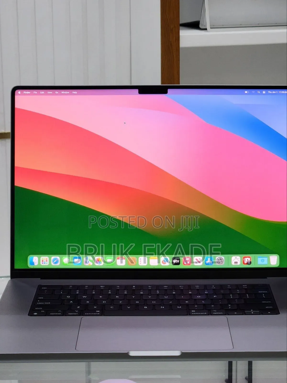 New Laptop Apple MacBook Pro M1 32GB AMD Ryzen 7 SSD 512GB