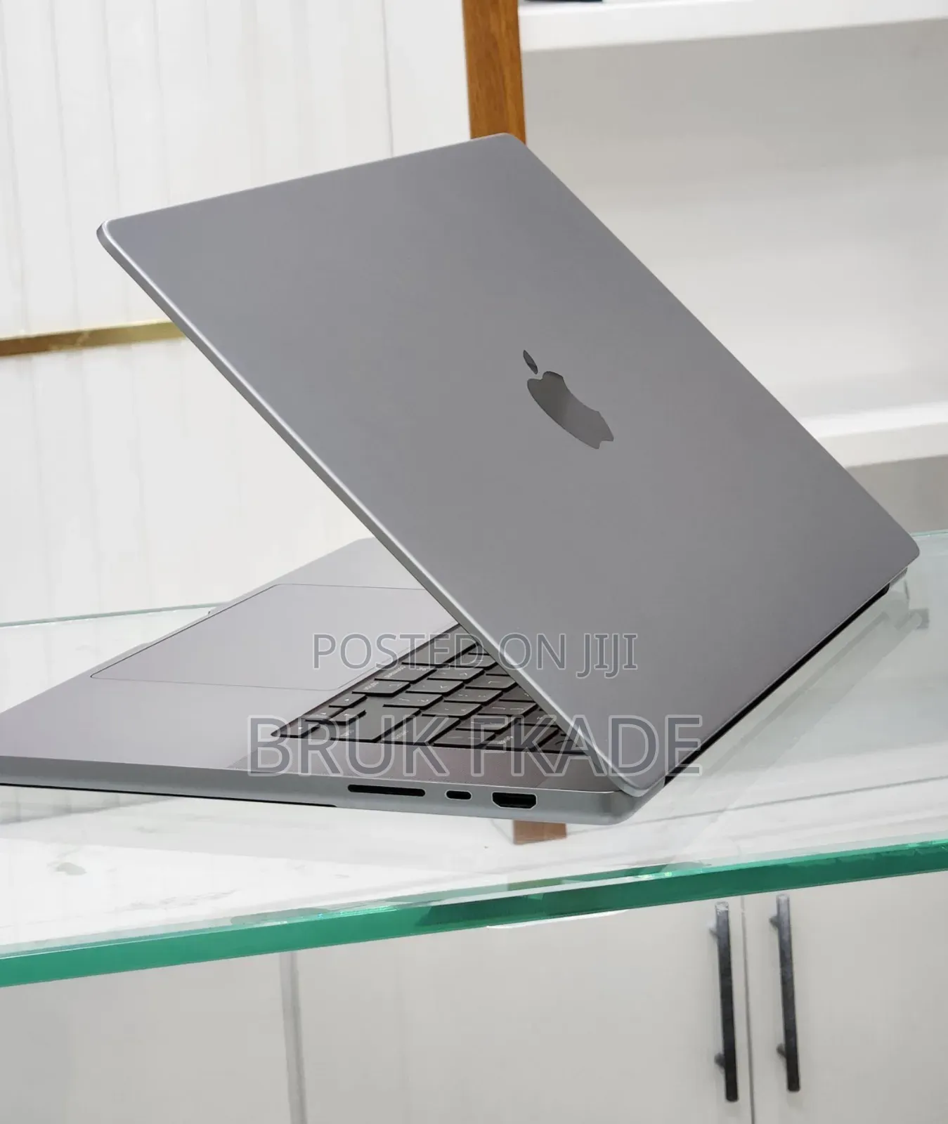 New Laptop Apple MacBook Pro M1 32GB AMD Ryzen 7 SSD 512GB