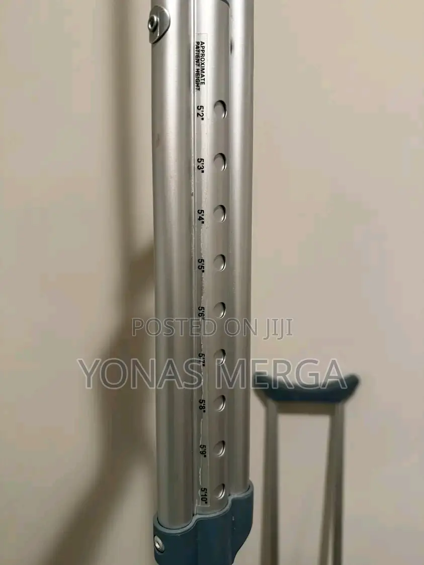 Pair of Lightweight Crutches从喚walking(Silver,Weight Capacity150 Kg)(2)