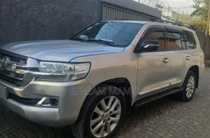 Toyota Land Cruiser 2013 White