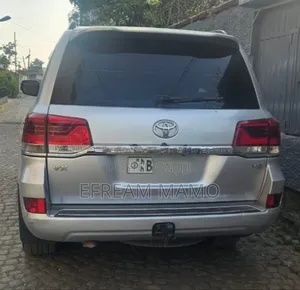 Toyota Land Cruiser 2013 White