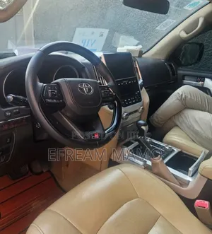 Toyota Land Cruiser 2013 White