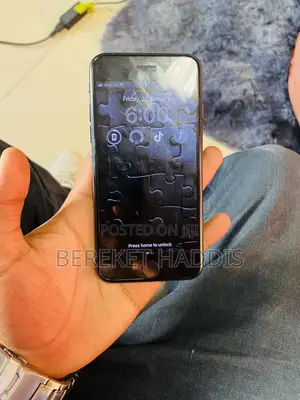 Apple iPhone SE (2022) 64 GB Blue