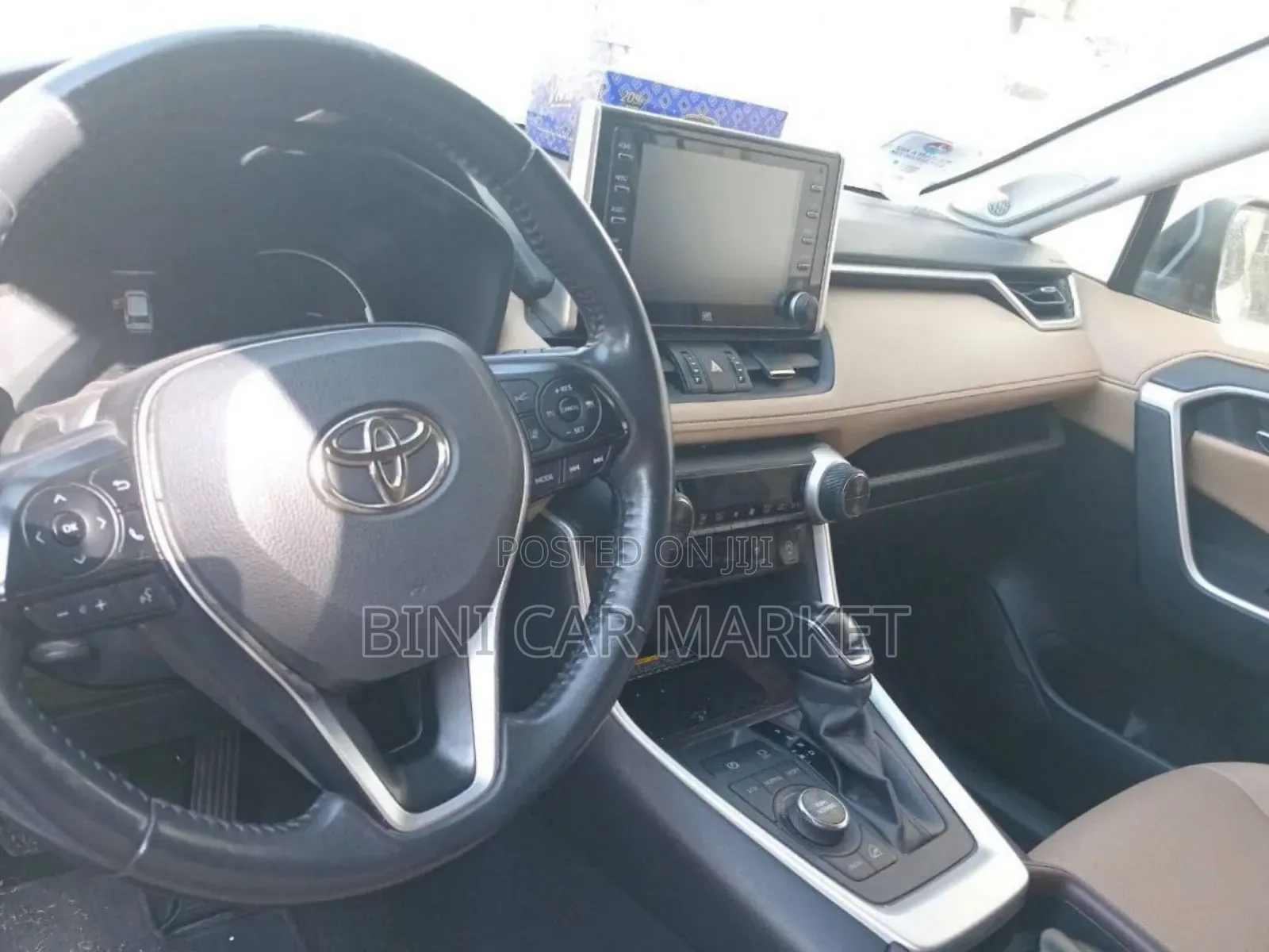 Toyota RAV4 2021 White