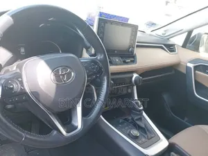 Toyota RAV4 2021 White