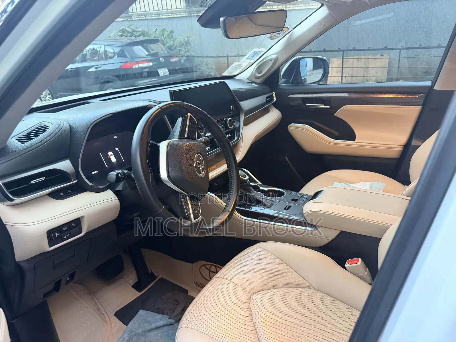 Toyota Highlander Hybrid 2023 White