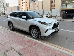 Toyota Highlander Hybrid 2023 White