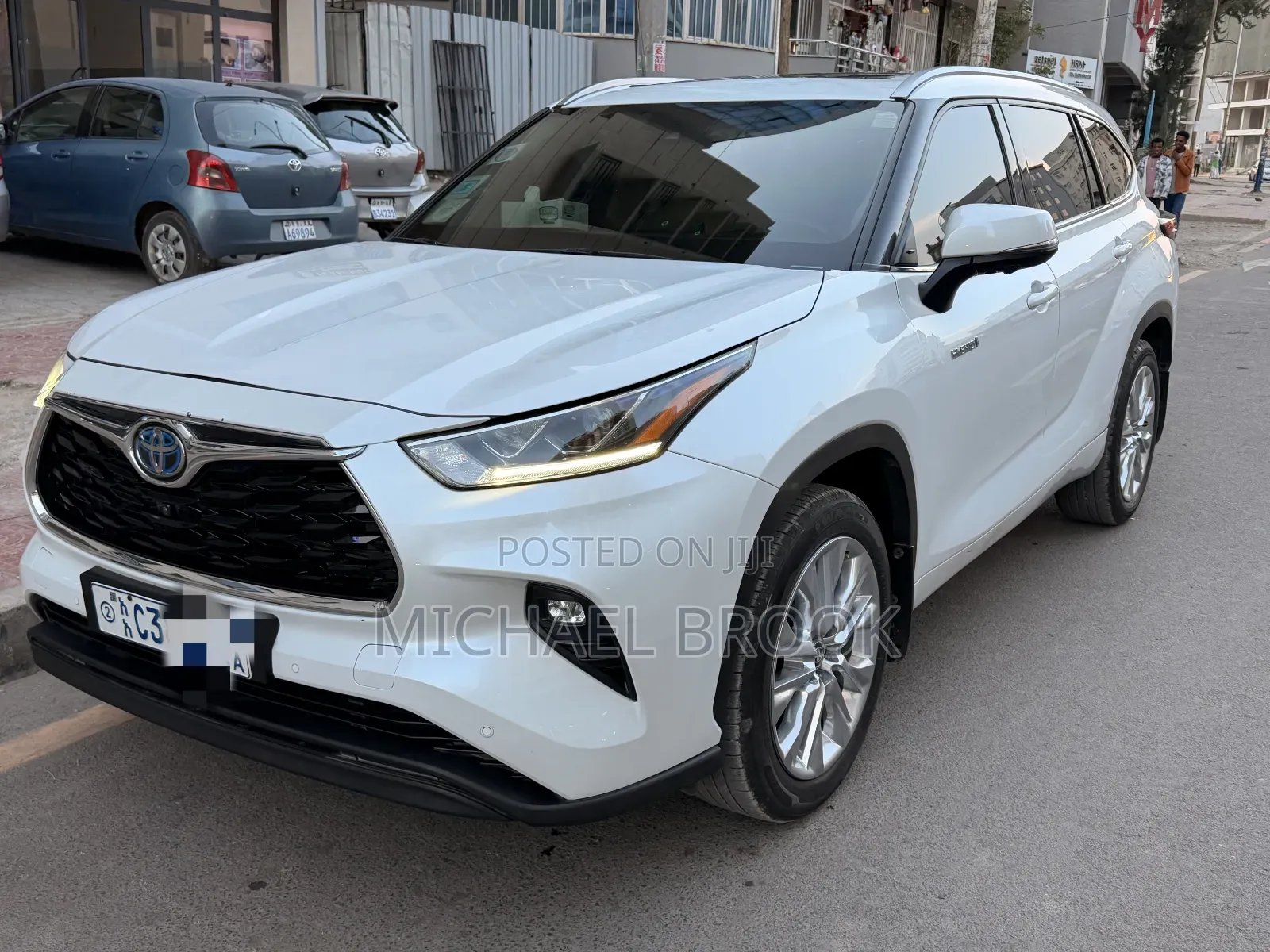 Toyota Highlander Hybrid 2023 White