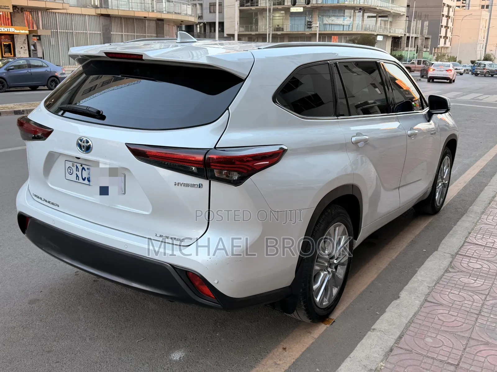 Toyota Highlander Hybrid 2023 White