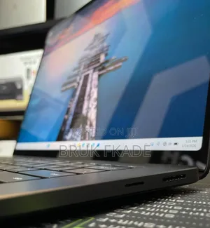 New Laptop Microsoft Surface 16GB Intel Xeon SSD 512GB