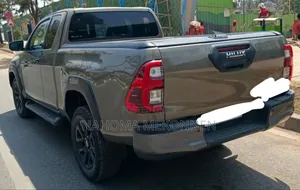 Toyota Hilux 2021 Brown