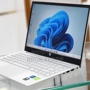 New Laptop HP Pavilion 15 8GB Intel Core I7 SSD 256GB